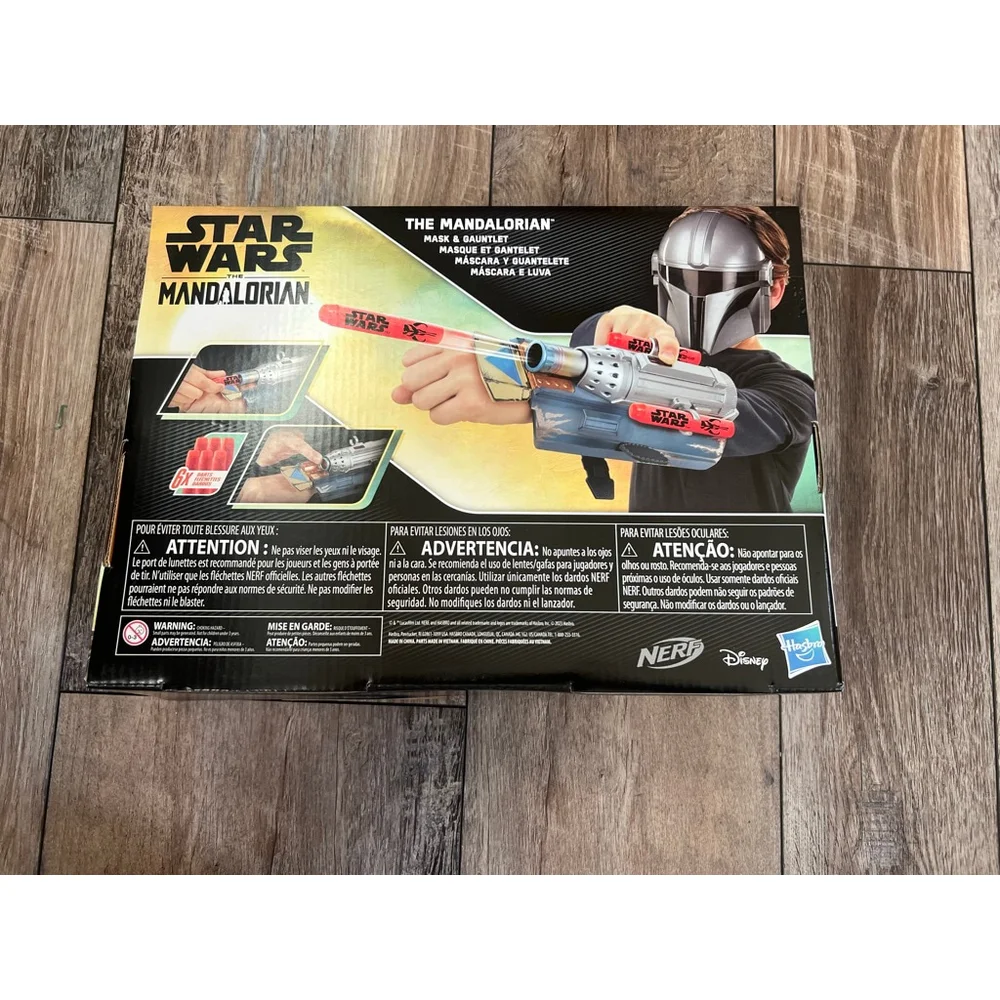 NEW Hasbro Mandalorian Mask & Gauntlet One Size Silver Blue